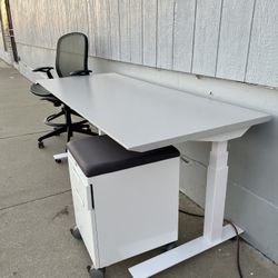 Knoll Adjustable Table 