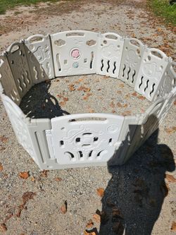 Baby playyard playpen