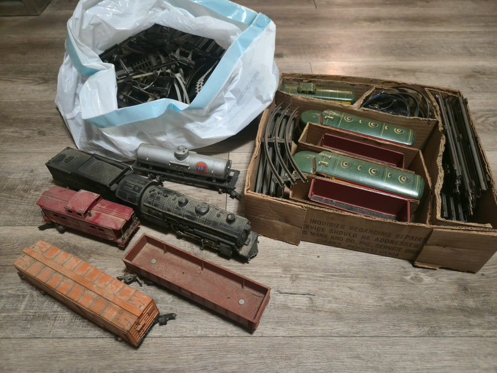 Vintage 50s DIESEL TYPE ELECTRICAL TRAIN SET LOUIS MARX & CO Plus Misc. Pieces all $125 (Read)