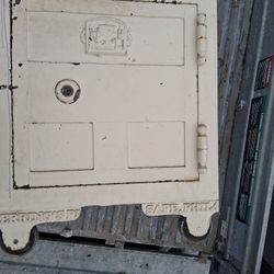Antique Safe (Herring)