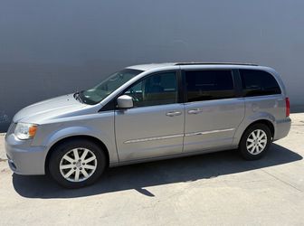 2016 Chrysler Town & Country Touring Minivan 4D