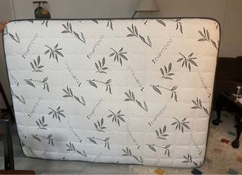 Top Memory Foam Hybrid Mattress  (Queen) - Like New