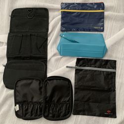 Portable Hanging Toiletry Travel Storage Bag/ Toiletries / Make Up Organizer Storage Bag. 