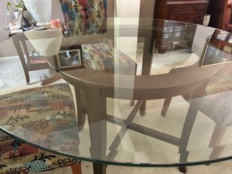 Glass table with 4 chairs 48” diameter