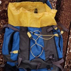 High end MOUNTAINSMITH ASCENT pro level hiking backpack