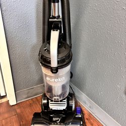 Eureka Vacuum , Like New!!! 