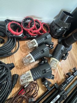 Lighting Equipmemt - speedotron 202vf Speedotron 2405cx  4 tripods  Lightsware