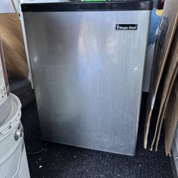 Magic Chef Mini Fridge 