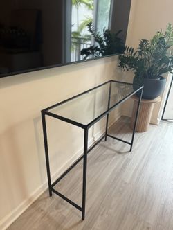 CONSOLE TABLE