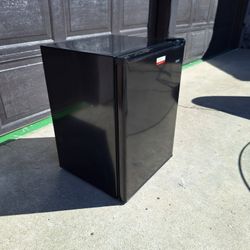 Mini refrigerator