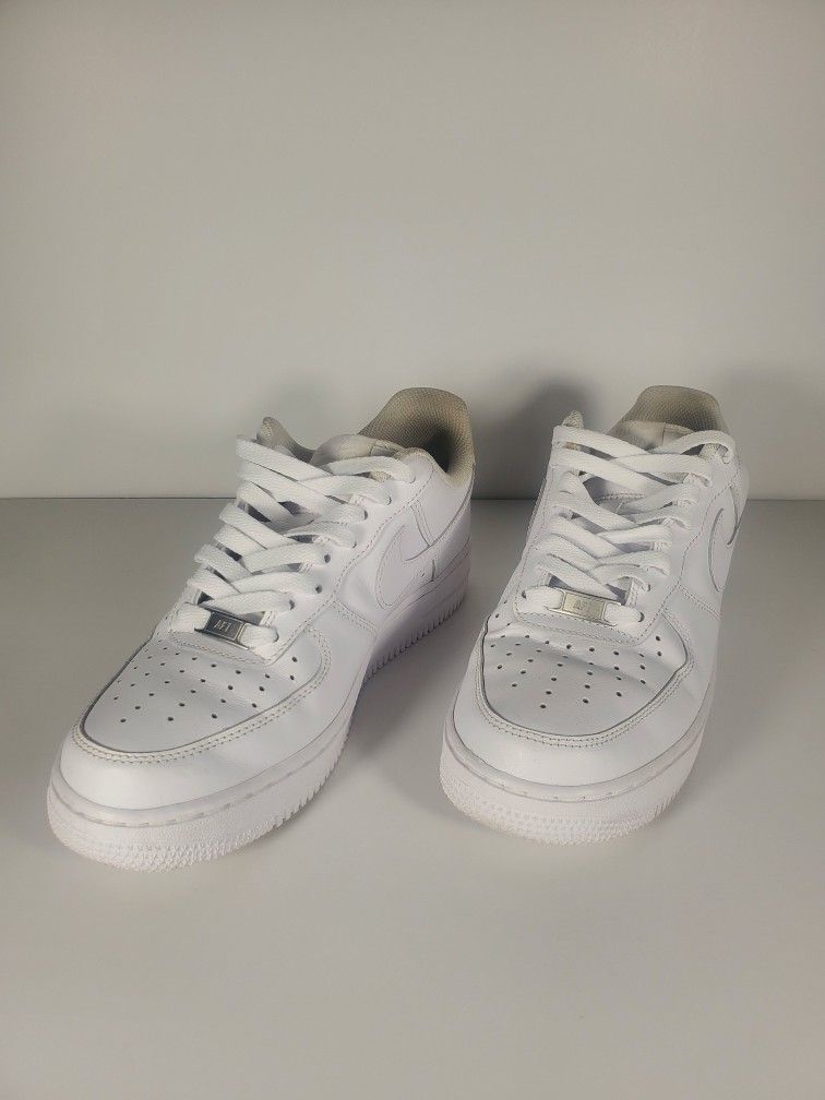 Women’s White Nike Air Force 1 Low '07 DD8959-100 Size 9