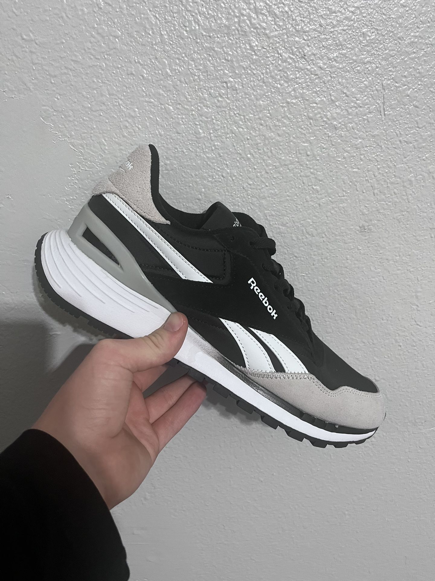 Reebok Shoes (Size 11)