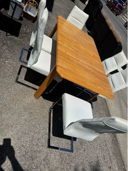 Table with 6 chairs