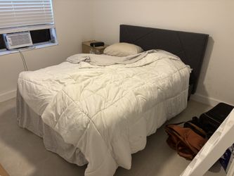 Queen Bed Frame And Mattresse