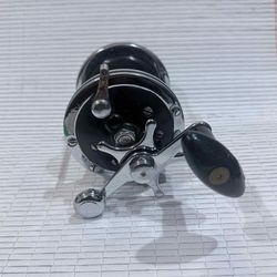 F113- Vintage Galion 420L Fishing Reel 200 YD Bronson Michigan USA Chrome Finish. 