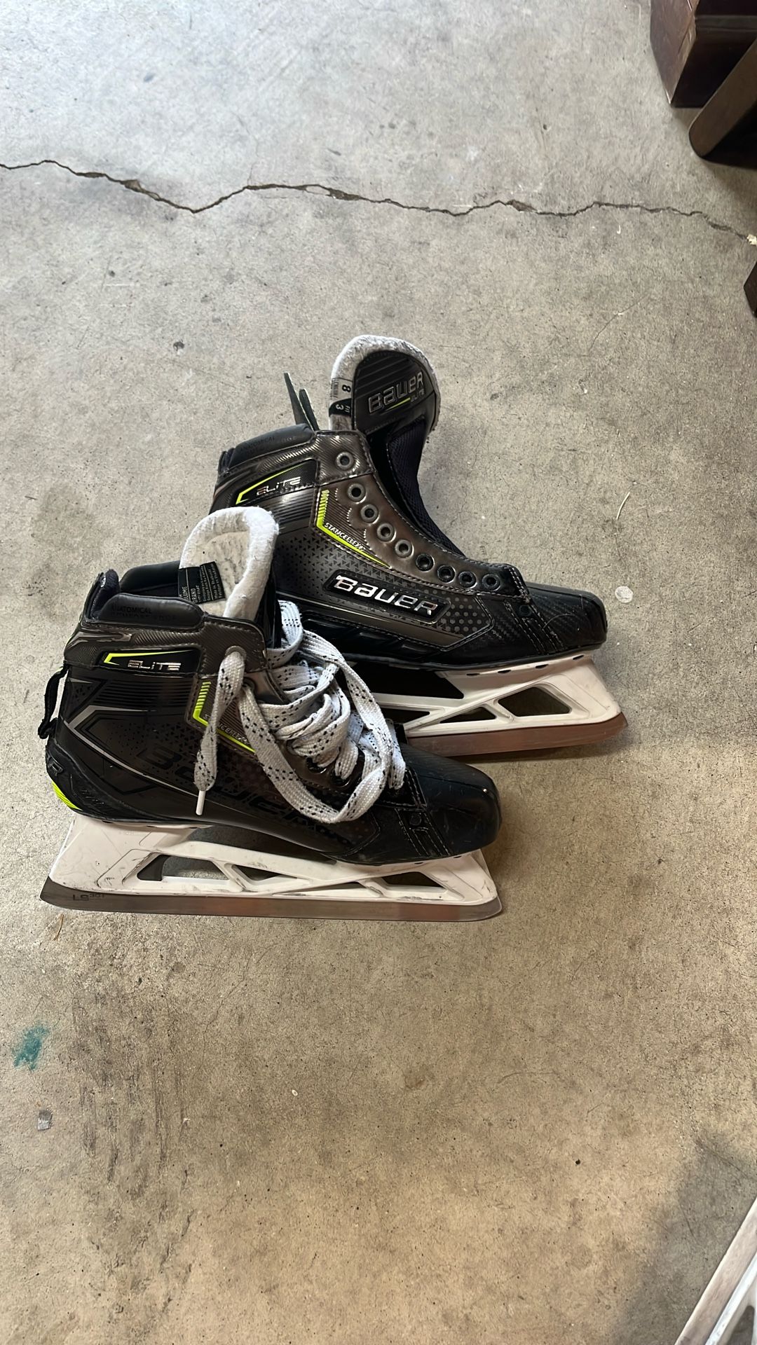 Goalie skates