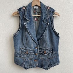 Western Light Wash Denim Embroidered Floral V Neck Sleeveless Button Up Vest Top