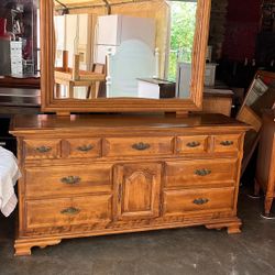 Dresser With Mirror 