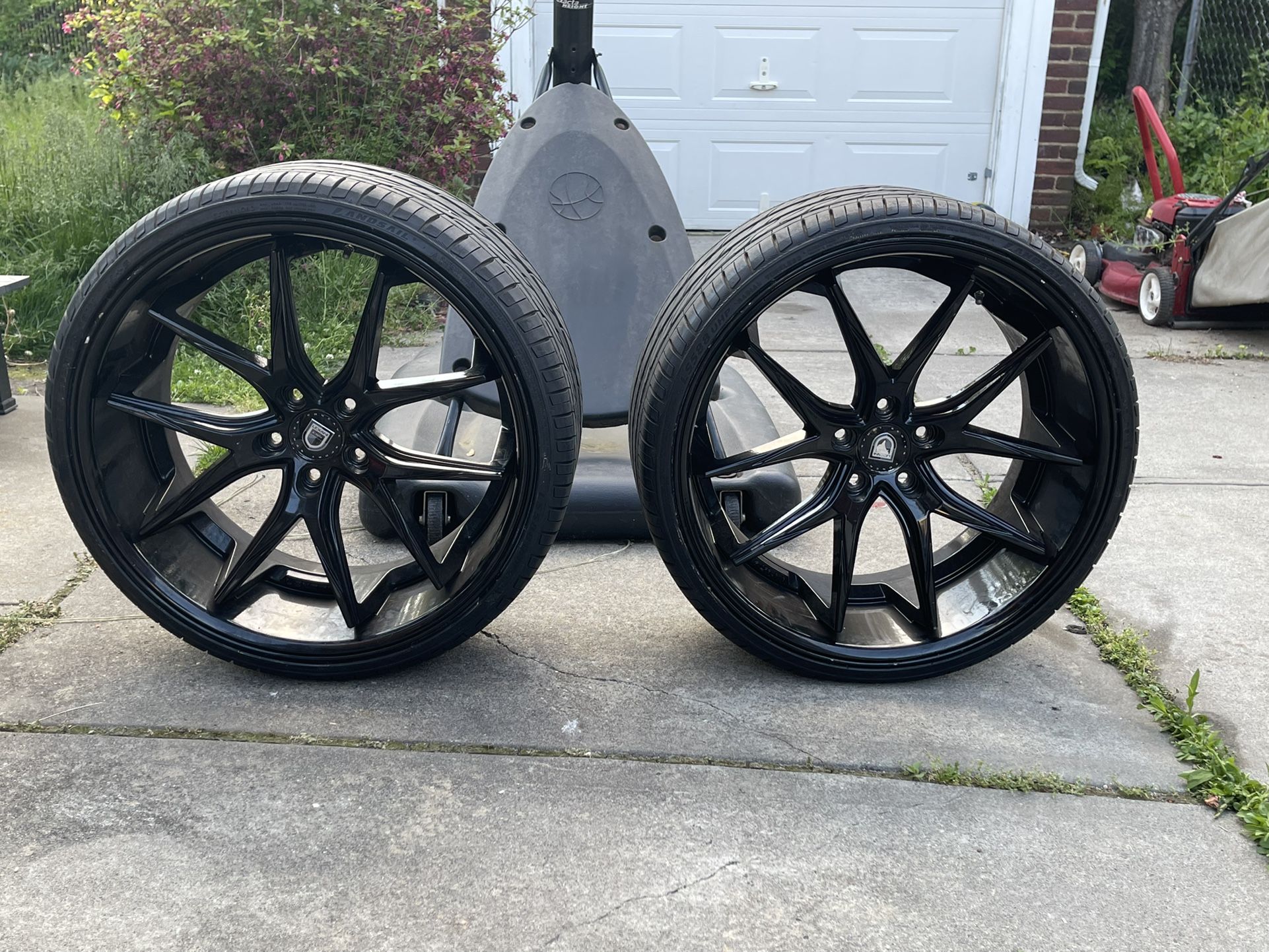 Lexani R12 20/22 Rims And Tires..