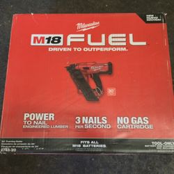 Milwaukee M18 FUEL 3-1/2 in. 18-Volt 30-Degree  Brushless Cordless Framing Nailer (Tool-Only) 