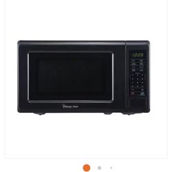 Microwave 7.0cu 700w  Magic Chef 