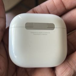 Apple AirPod 4 Active Noise Cancellation