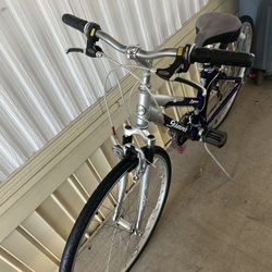 Giant Cypress Hybrid Bicycle 