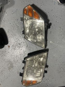 Nissan Frontier 08,09,10 Head Lights
