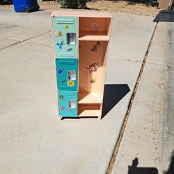  Doll Locker