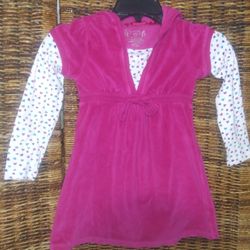 Total Girl Size 7/8 Velour Hooded Tunic Heart Print Layered Look Long Sleeve

Great Condition!!

Bundle and save with combined shipping**
