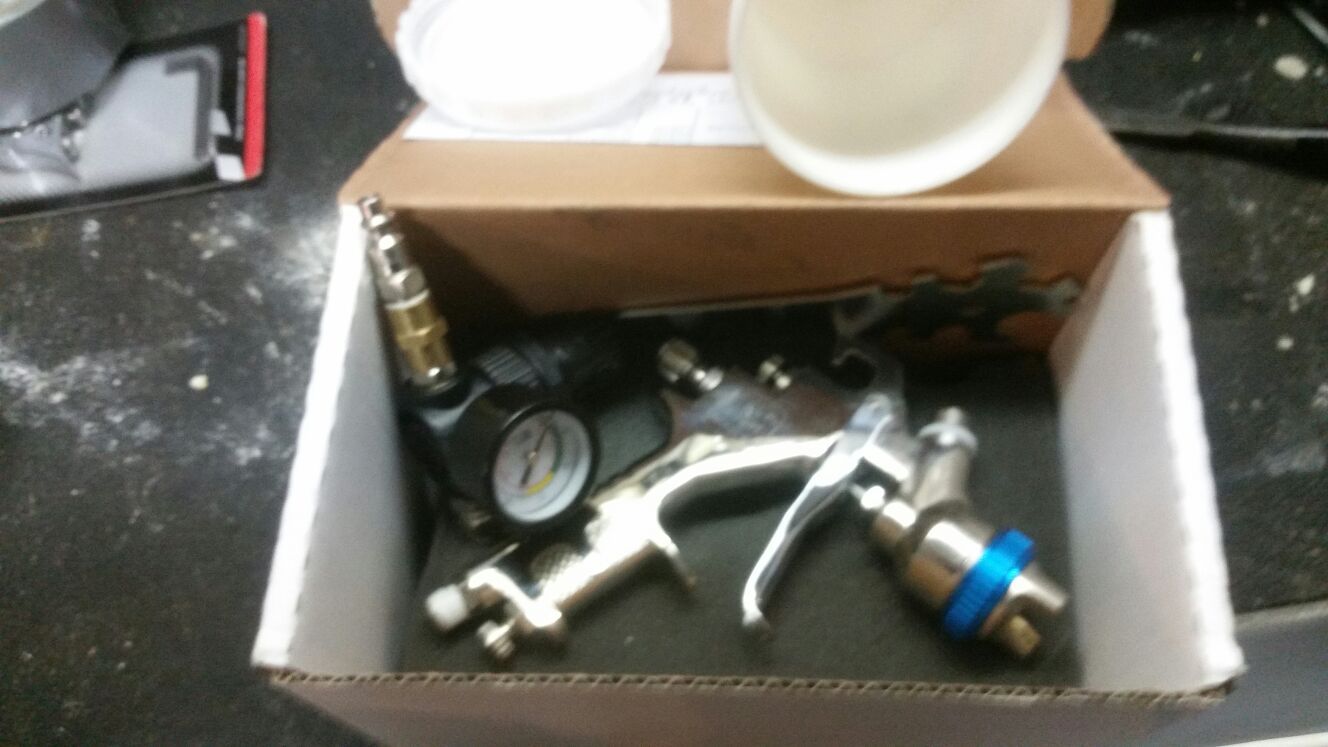 PROFESSIONAL AUTO PAINT SPRAYGUN WARWICK 904 HE. $75