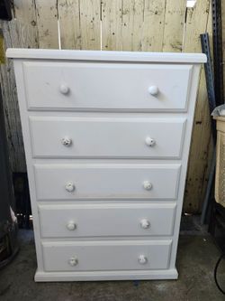 White 5-Drawer Tall Dresser SOLID WOOD 5 DRAWERS DRESSER  ( MEASUREMENTS are on pics)