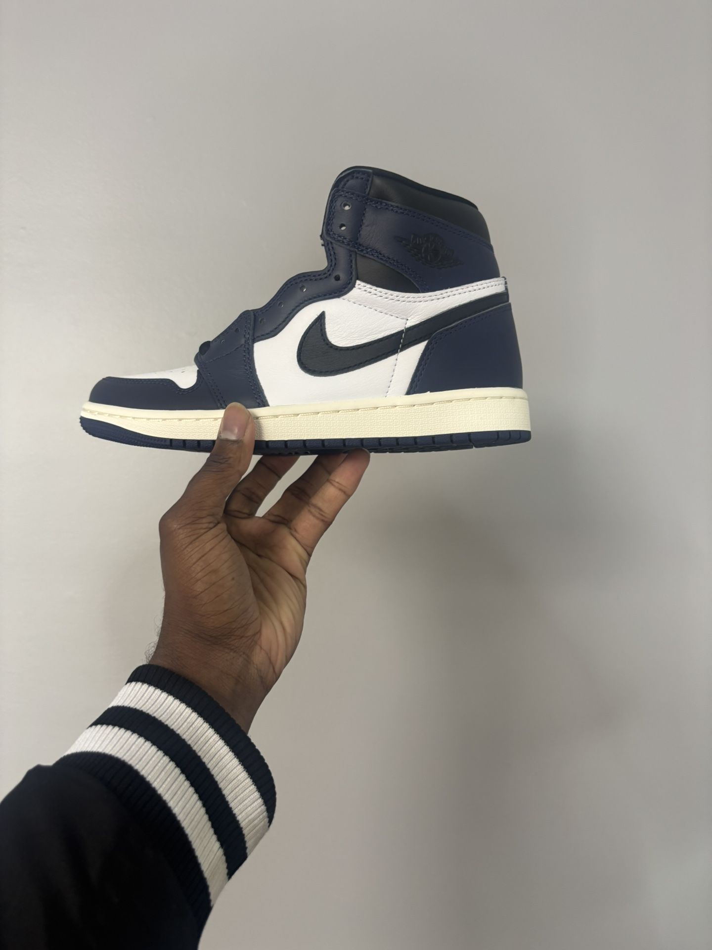 Jordan 1 Midnight Navy Size 6.5M/8W(6.5Y)