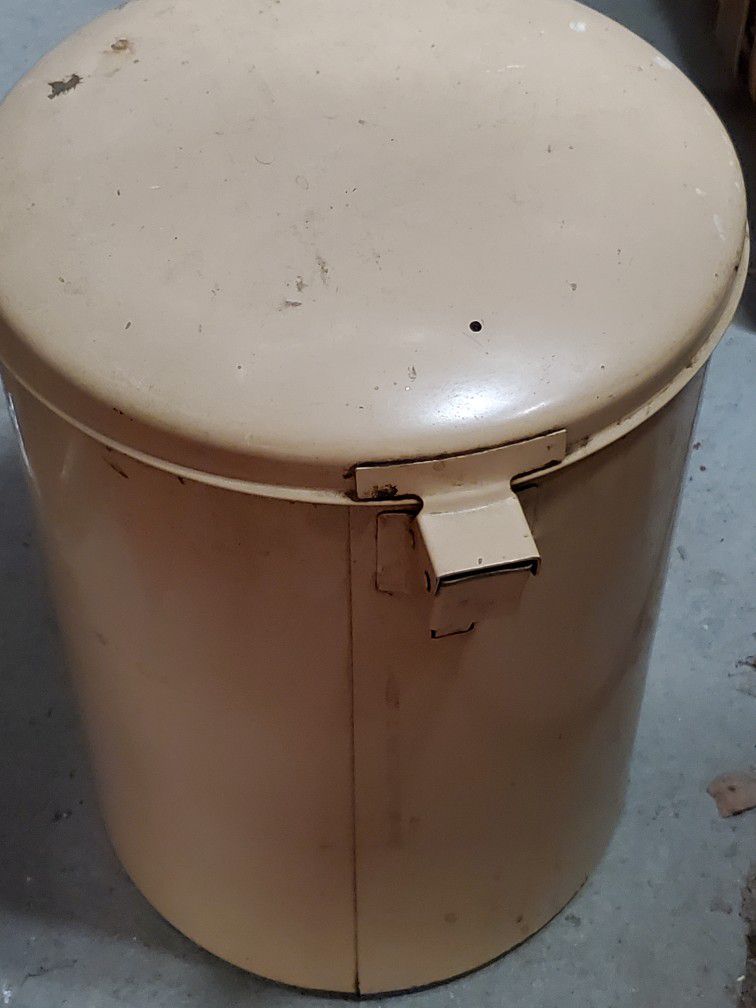Trash Can/Dr's Office/ Institutional/Laboratory/Vintage
