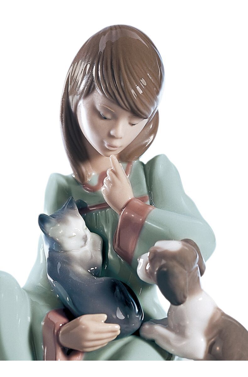 Lladro 5640 “Cat Nap” Porcelain Figurine
