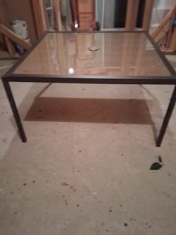 Square patio table