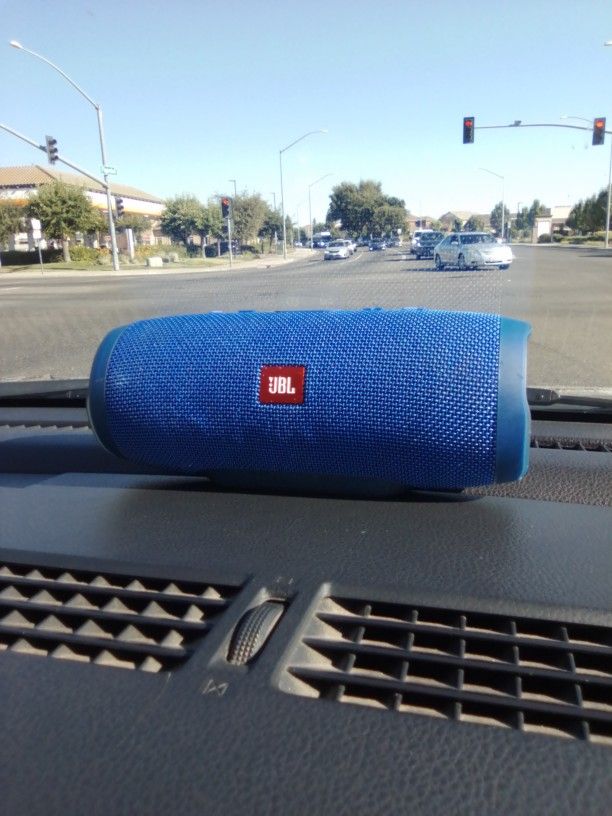 JBL Charge 3