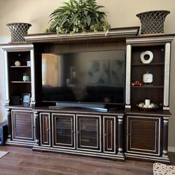 Entertainment center
