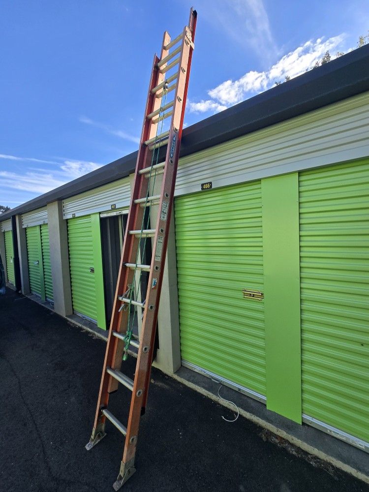 Werner 24 ft, 300 lbs ladder . $200