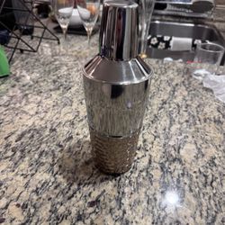 24oz Stainless Steel Cocktail Shaker – Martini & Drink Mixer