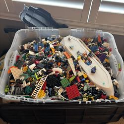 Mix lot of Legos Large Tote
