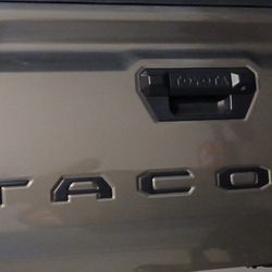 tacoma tailgate Bronze Oxide 2024-2026
