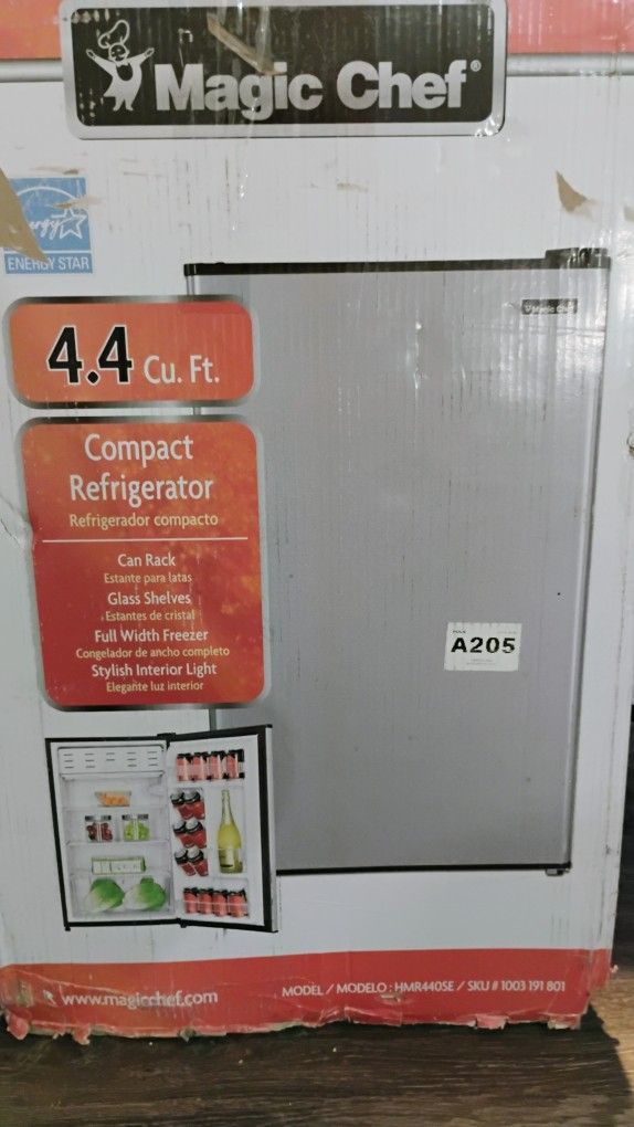 Magic Chef 4.4 Cubic feet Compact Refrigerator