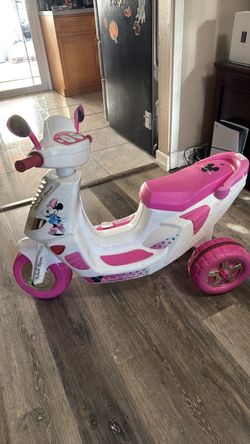Minnie mouse scooter gently used