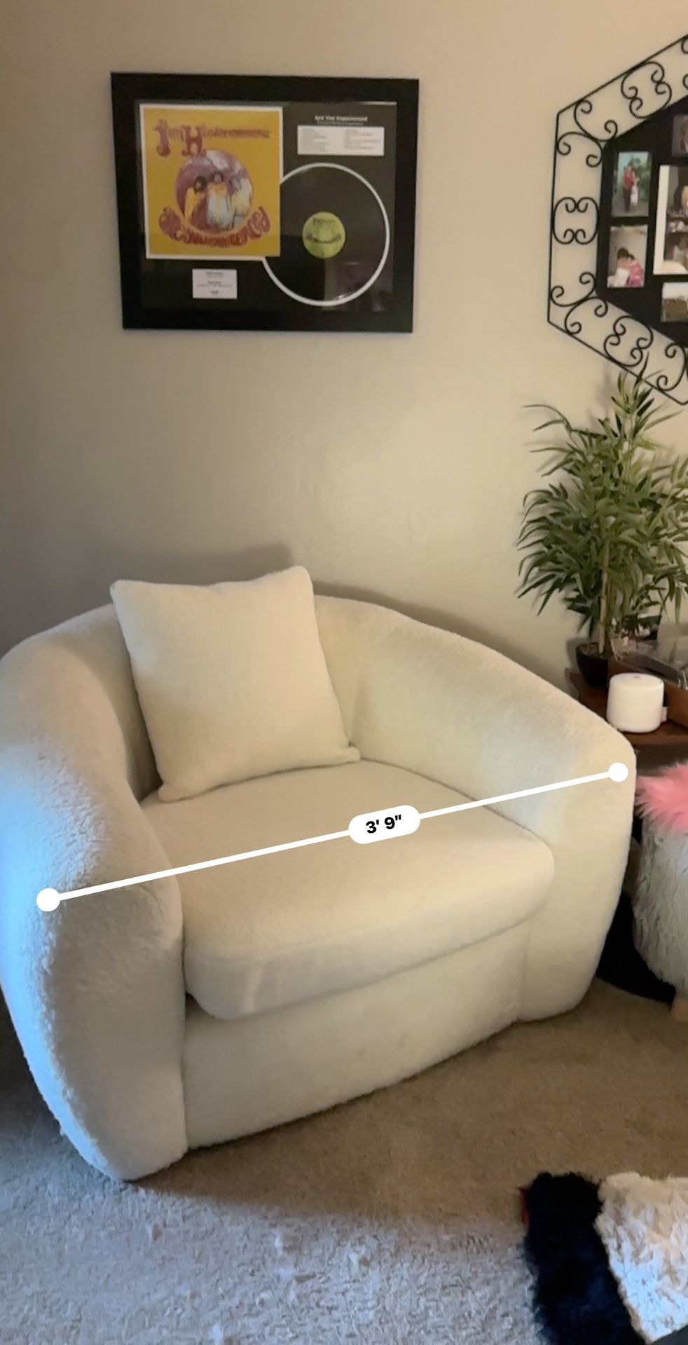 Isabella Loveseat