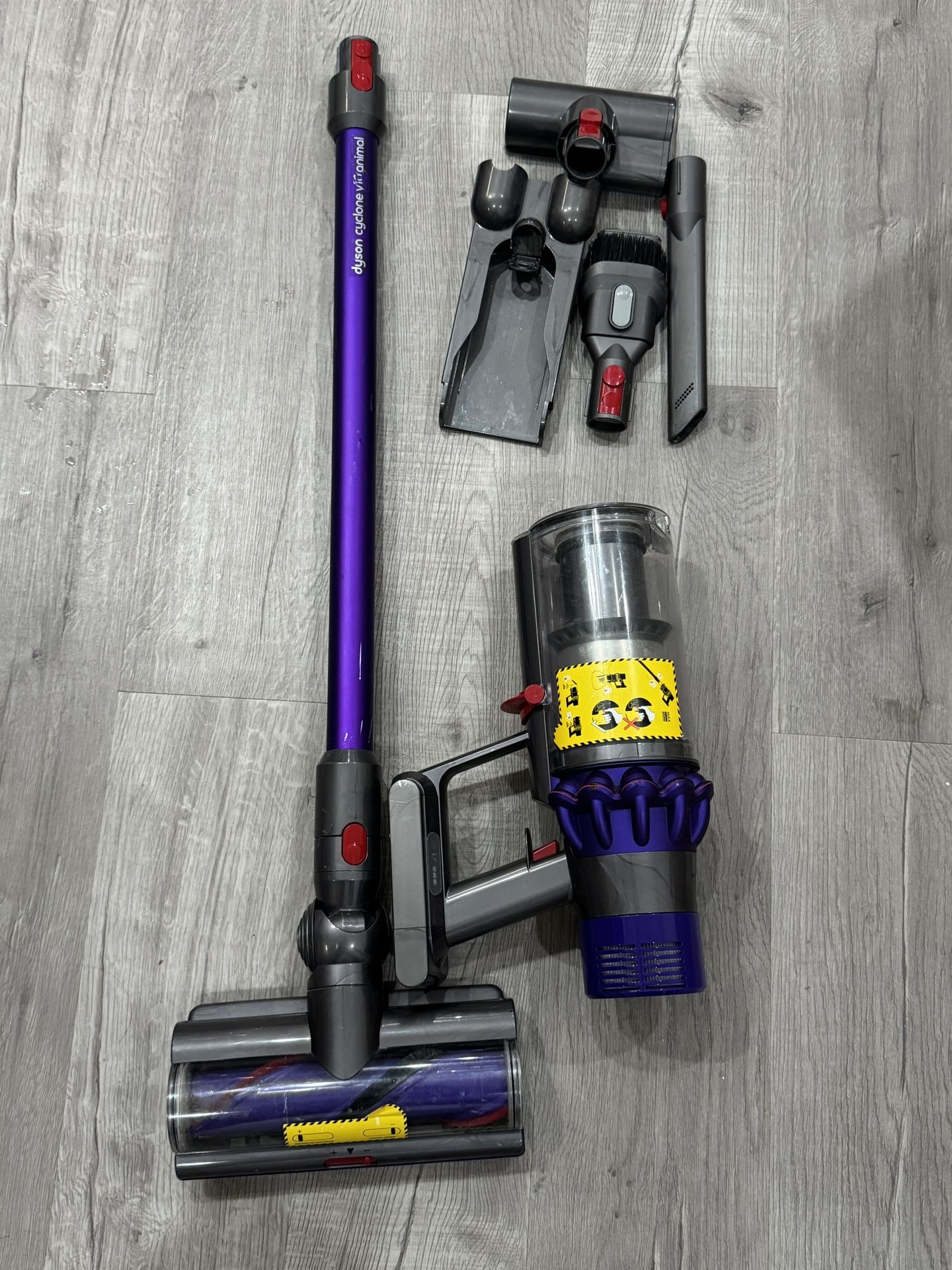 Dyson V10 Vacuum Cleaner 