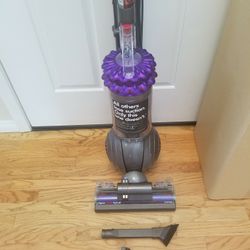 NEW cond DYSON DC 41 VACUUM WITH COMPLETE ATTACHMENTS  , AMAZING POWER SUCTION  , WORKS EXCELLENT  , IN THE BOX 