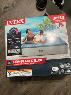 Queen size air mattress with pump made in it ￼