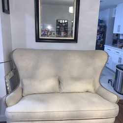 High Back White Linen Chair With 2 Pillows 