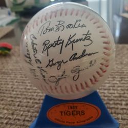 1985 Detroit Tigers Autograph Baseball